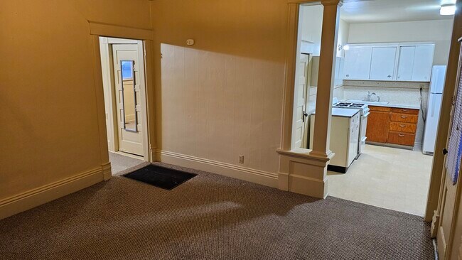 Living room - 1013 Oak St