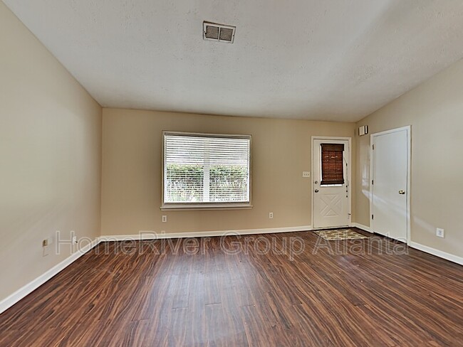 Building Photo - 3095 Berkshire Manor Dr