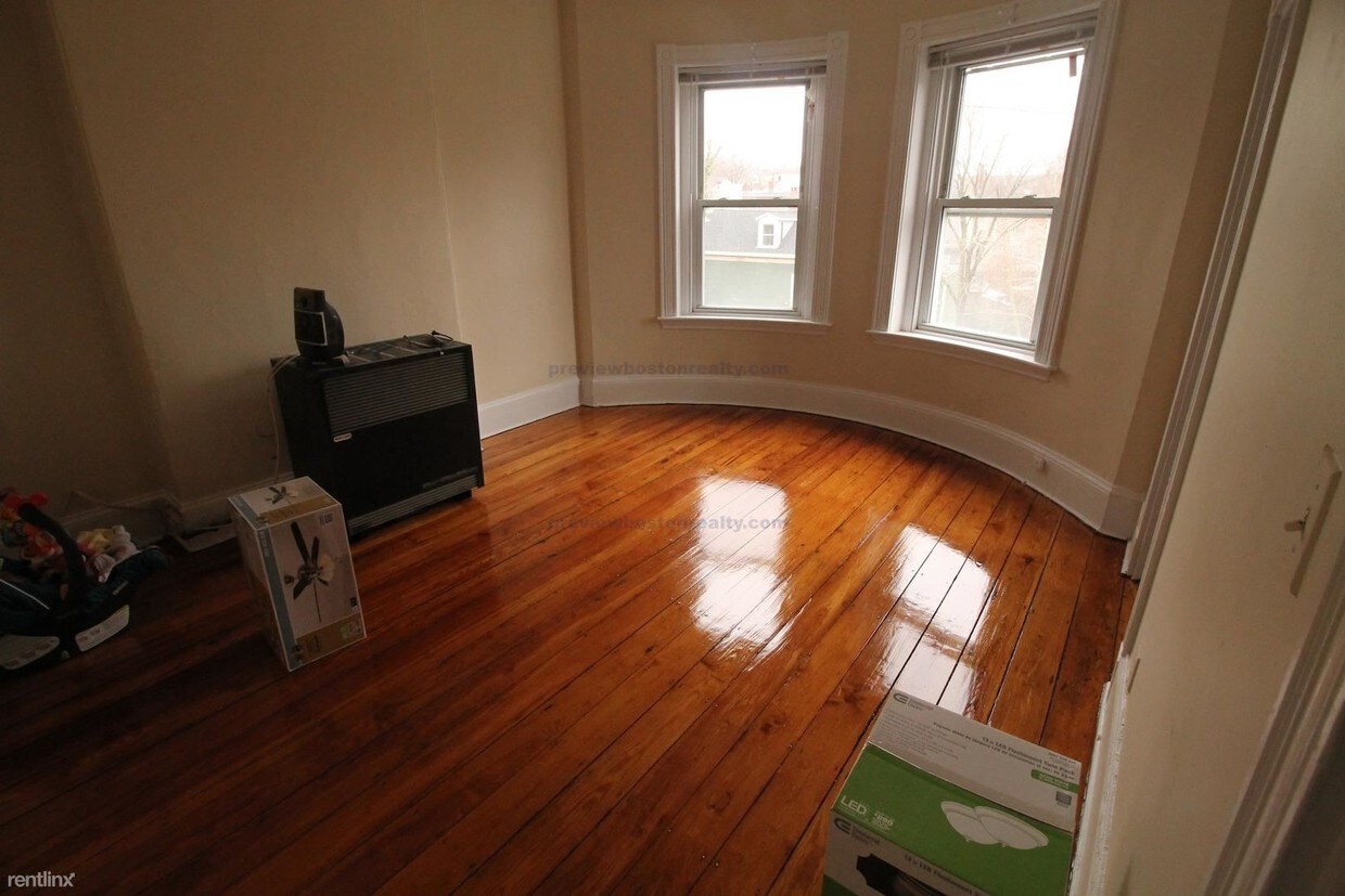 Primary Photo - 7 Kenney St