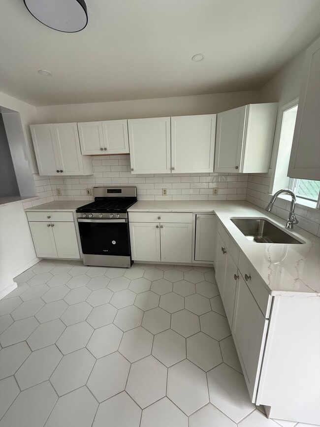 Building Photo - Newly Renovated 2-Bedroom House for Rent i...
