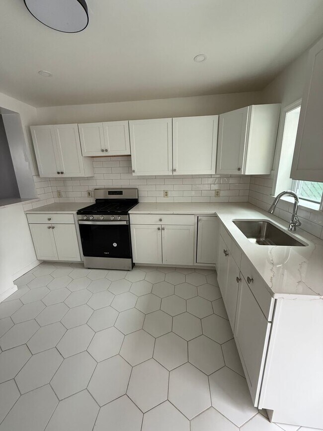Foto del edificio - Newly Renovated 2-Bedroom House for Rent i...
