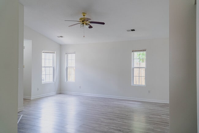 Photo - 4721 Waterfront Oak Dr House