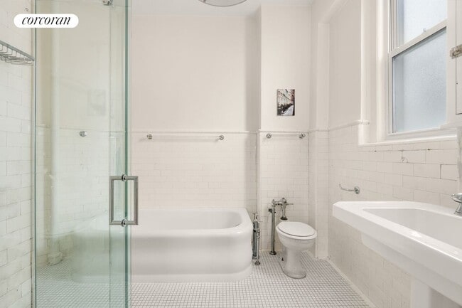Building Photo - 105 W 72nd St
