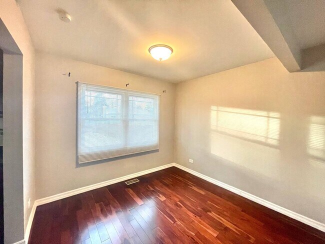 Building Photo - 1410 River Oak Dr
