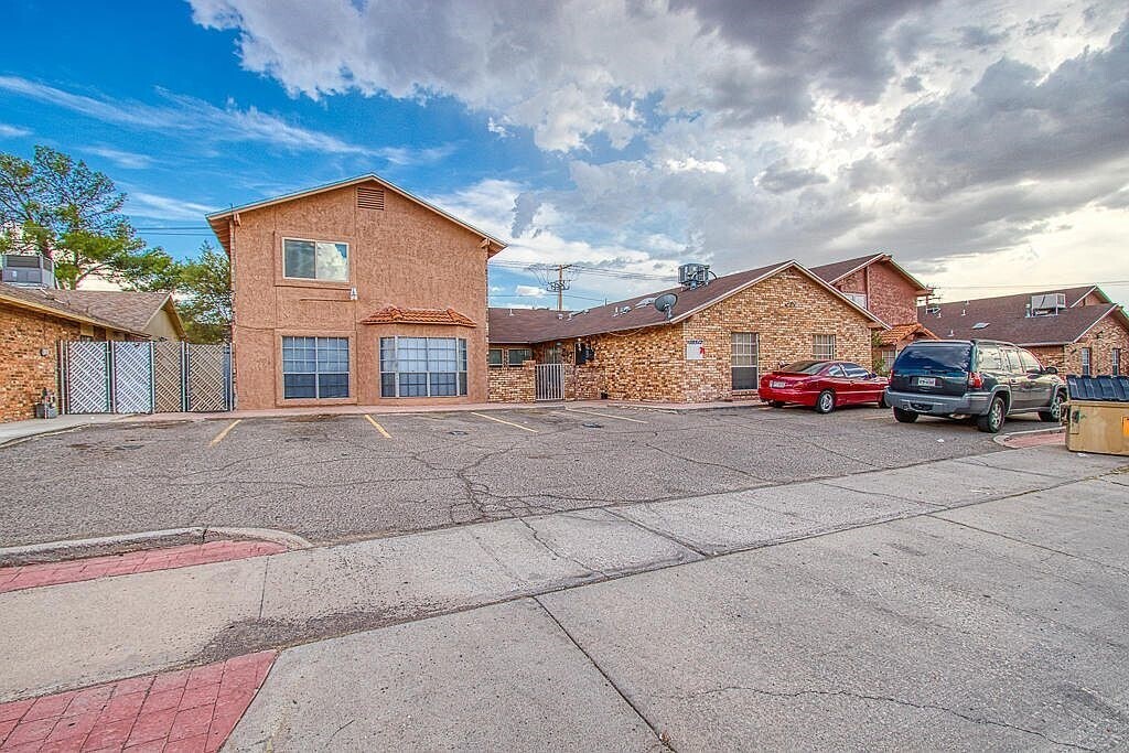 Primary Photo - 10512 Ashwood Dr