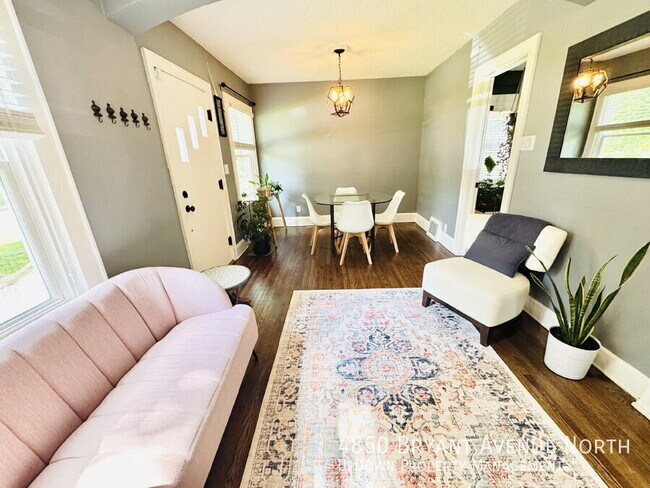 Foto del edificio - 4850 N Bryant Ave
