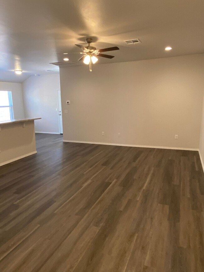 Foto del edificio - *Move In Promo* Three Bedroom | Two Bathro...