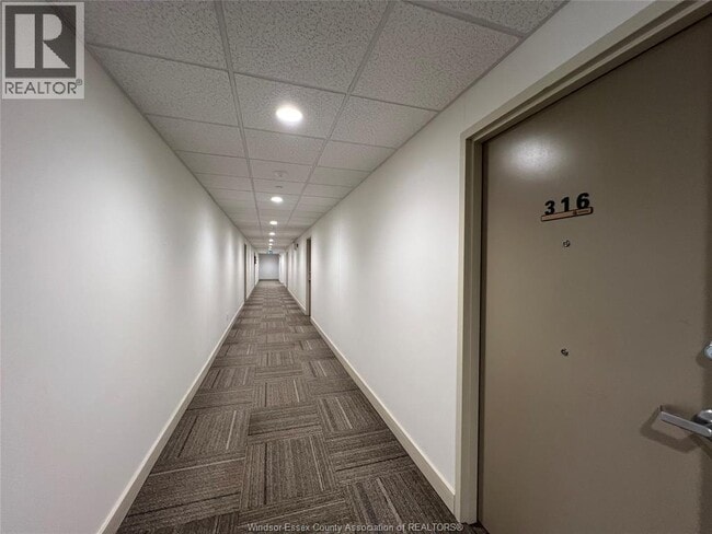 Building Photo - 1611 Banwell Rd