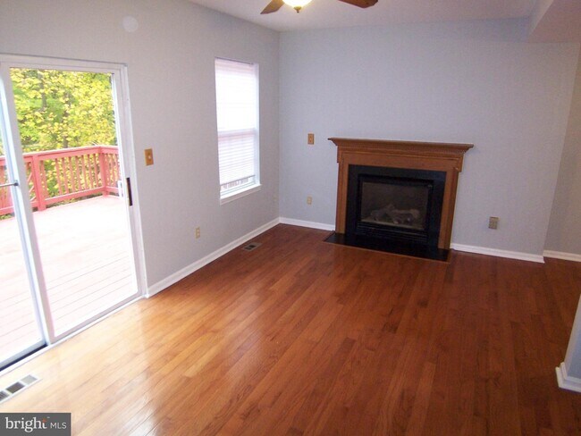 Building Photo - 127 Gracecroft Dr