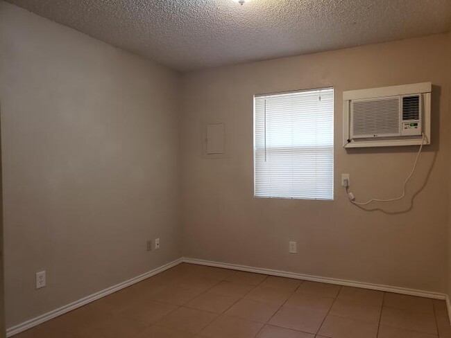 Building Photo - 1 bedroom in Hobbs NM 88240