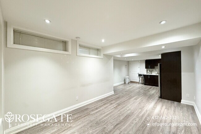 Photo du bâtiment - Spacious 1-Bedroom Apartment in Richmond H...