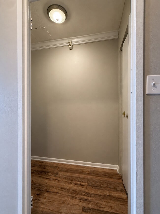 Studio, 1BA - 432SF - Closet towards entrance - 360 Main