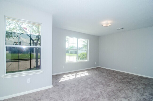 Foto del edificio - 6415 Mountain Pines Ln