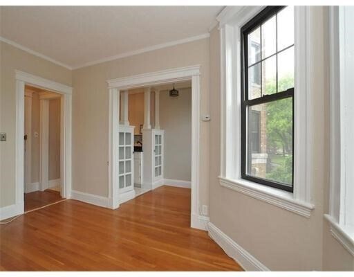 Building Photo - 114 Riverway