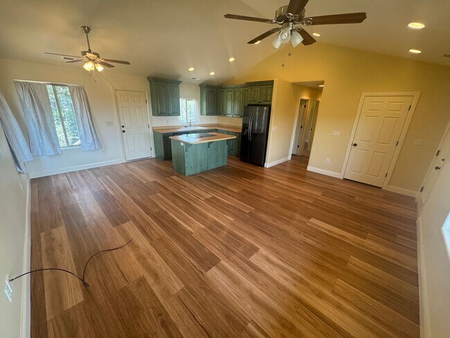 Foto del edificio - Beautiful 2 Bedroom Home In Central