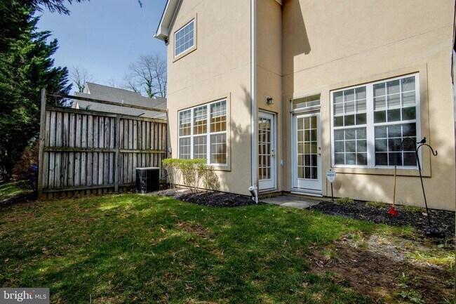 Foto del edificio - 8807 Howard Forest Ln