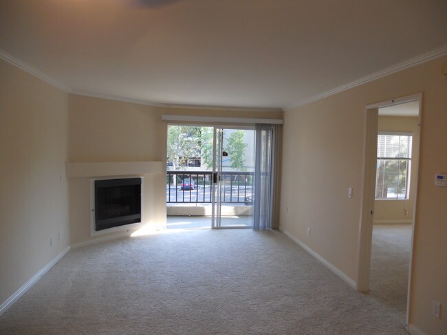 Building Photo - 5545 Canoga Ave