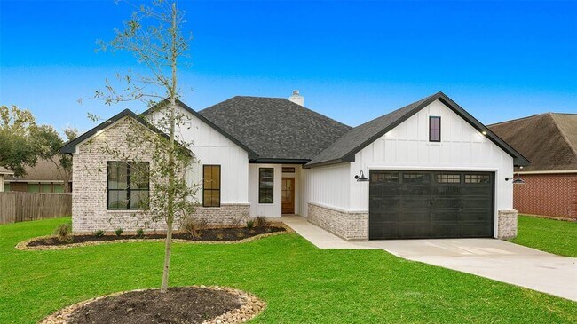Building Photo - 3602 Emerson Dr