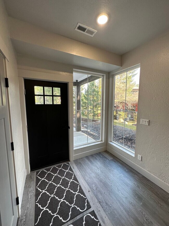 Foto del edificio - Grove Way Condo (APP#222)