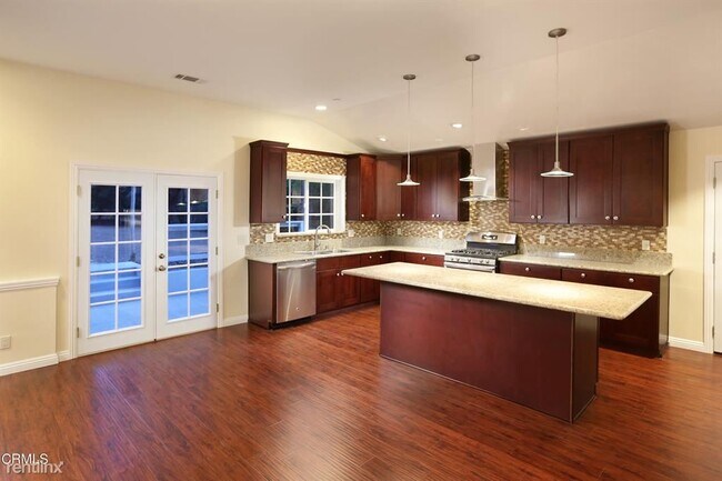 Building Photo - 3 br, 2 bath House - 1936 Montecito Dr