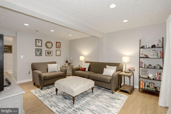 Foto del edificio - 1549 Bennington Woods Ct