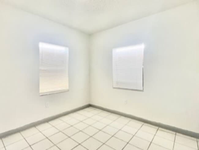 Foto del edificio - Three Bedroom Single Family Home with Private Fenced Yard