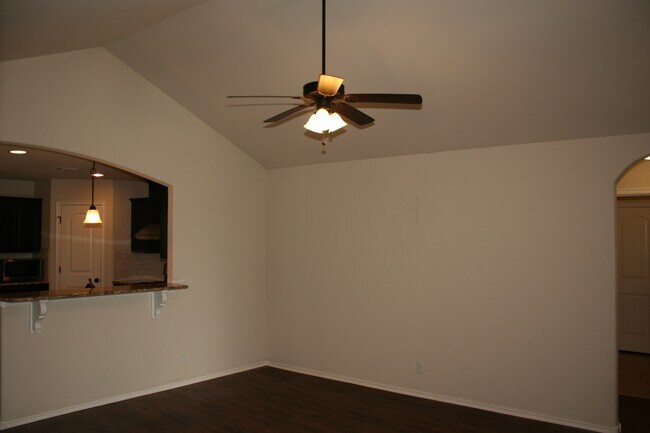 Building Photo - 3 Bed / 2 Bath in Owasso!