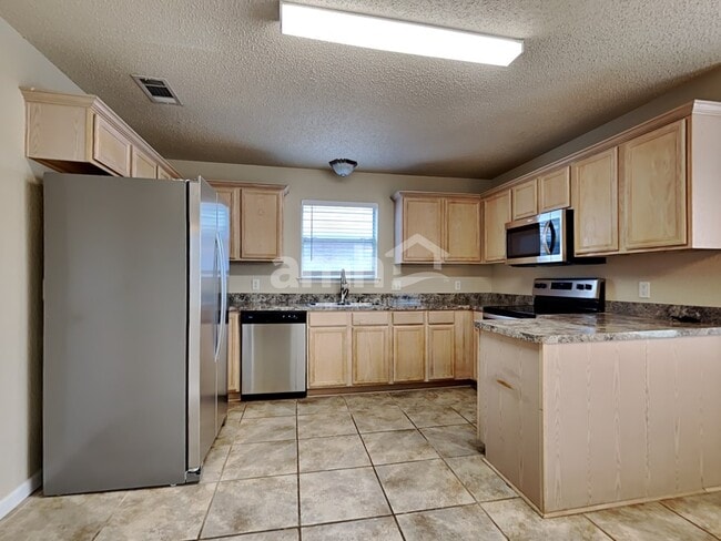 Building Photo - 955 Aaron Dr