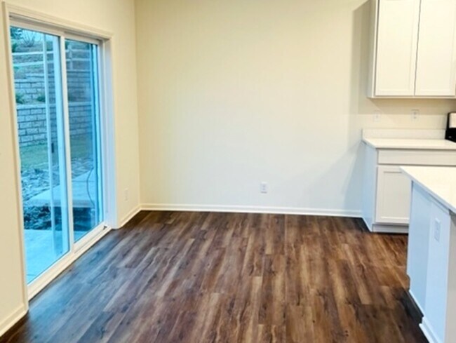 Building Photo - 1076 Moraine Dr