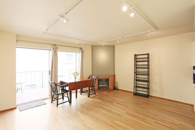 Building Photo - 439 Greenwich St