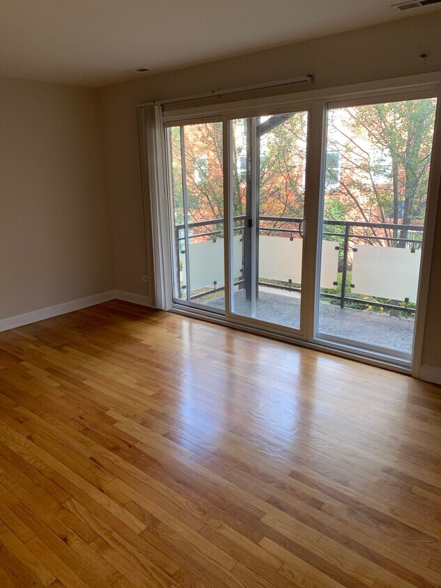 Foto principal - 6443 N Damen Ave