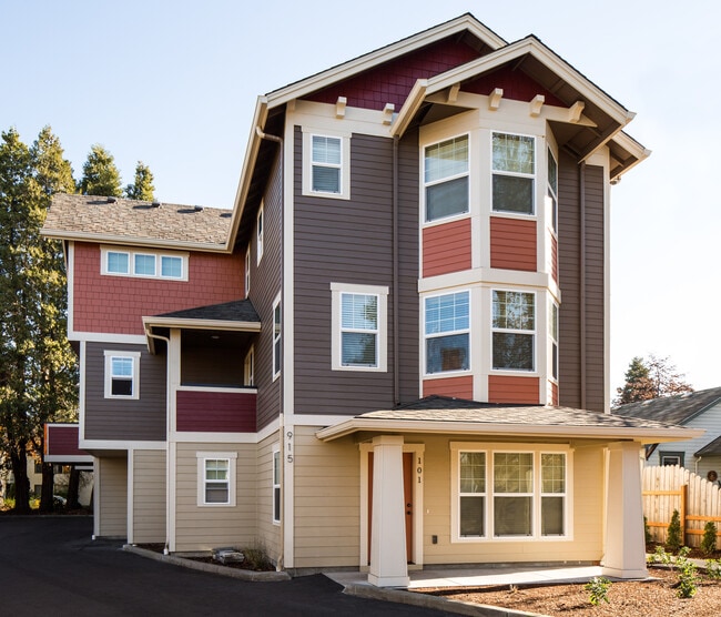 Building Photo - 915 SW 10th St