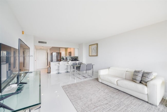 Foto del edificio - 3625 N Country Club Dr