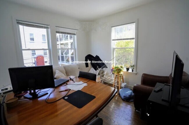 Building Photo - 15 Marney St