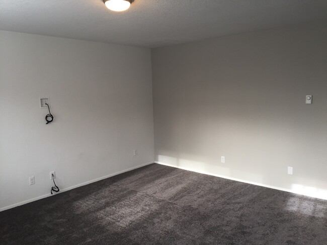 Building Photo - We Three Kings - 2714 King