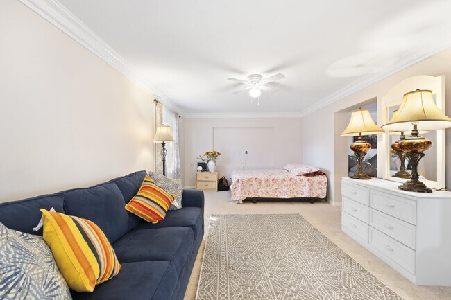 Building Photo - Flamingo Estates - single family home, close to Downtown and pet friendly!