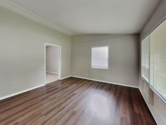 Building Photo - 120 Brookside Dr
