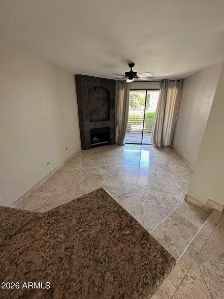 Foto del edificio - 3235 E Camelback Rd