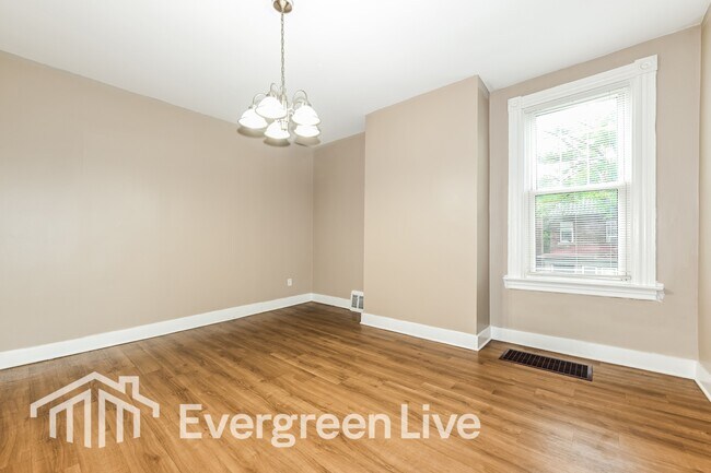 Building Photo - 446 N School St