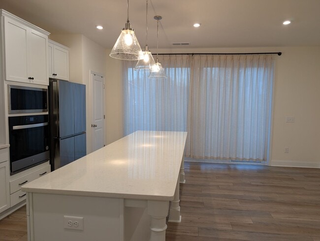 Building Photo - Beautiful End Unit Townhome in the Alexander Providence Community!