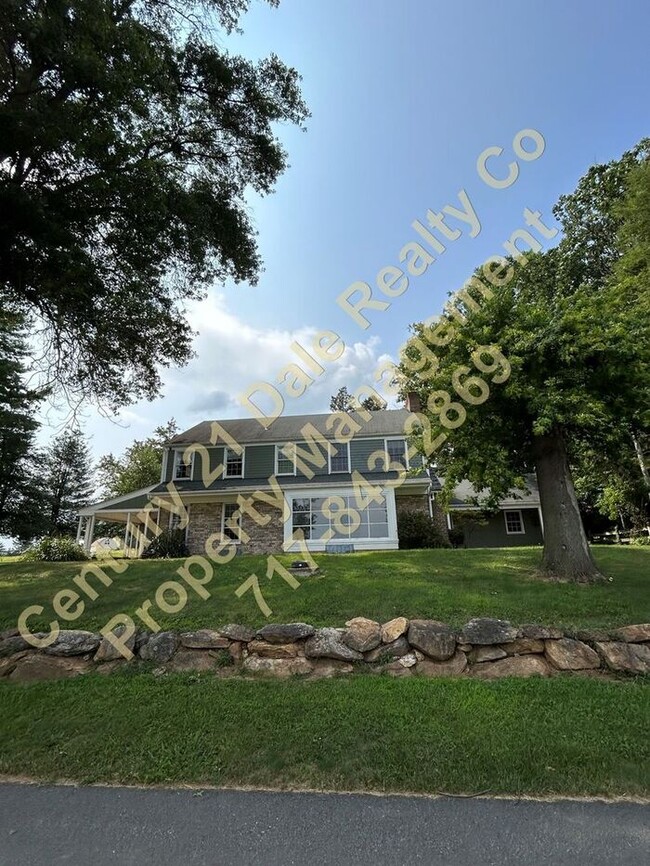 Building Photo - 4 BR House in Eastern School District with...