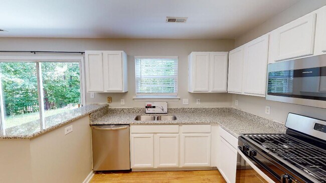 Building Photo - Recently Renovated Single Family Home in t...