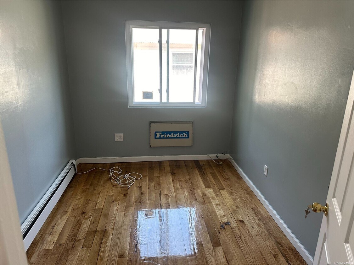 Building Photo - 255-10-255148 148th Ave