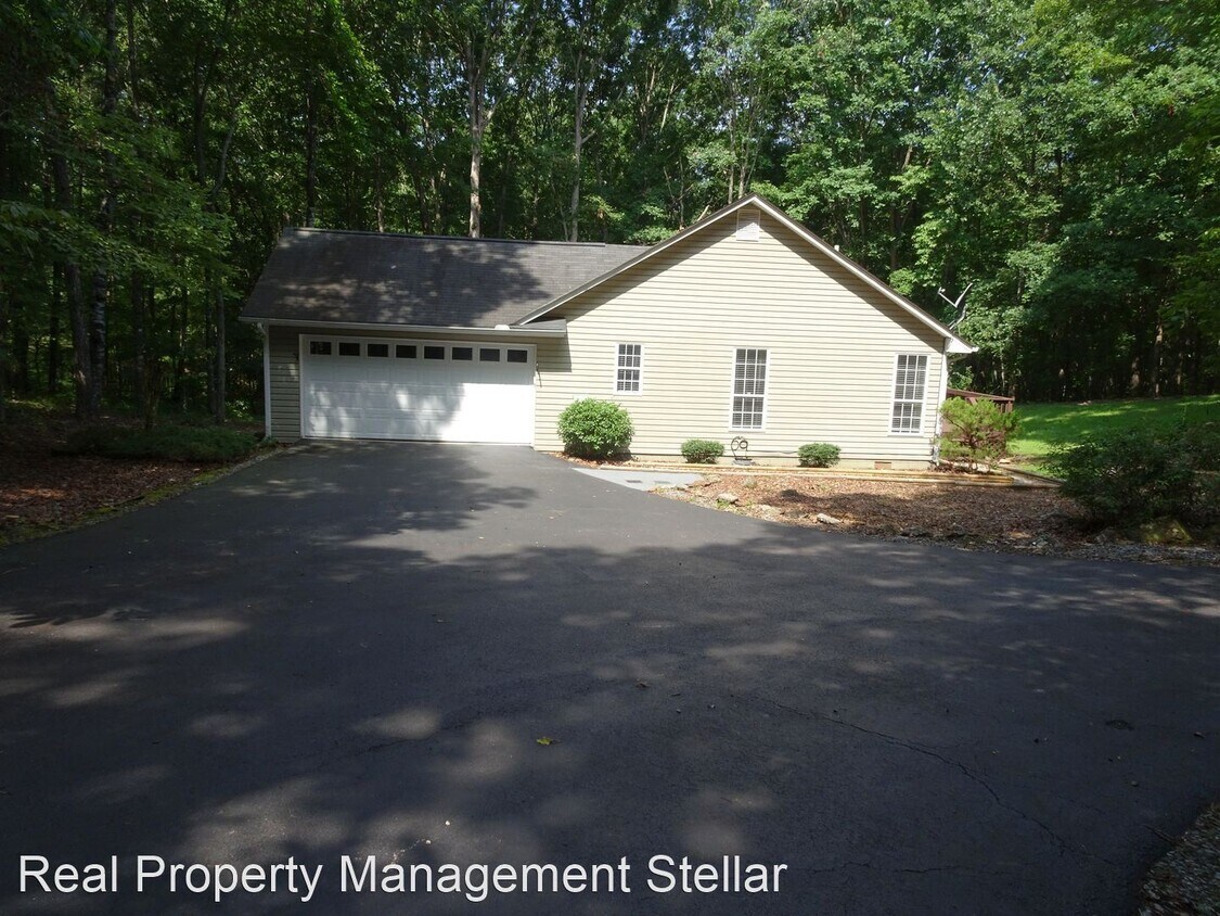 Primary Photo - 3 br, 2 bath House - 409 Lovelace Road