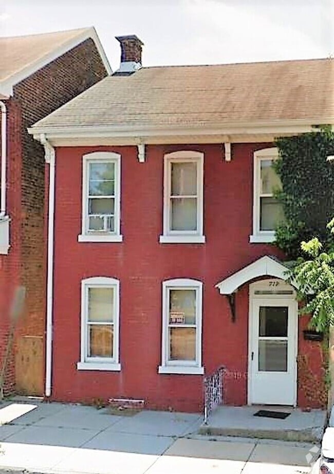 Building Photo - 712 Locust St