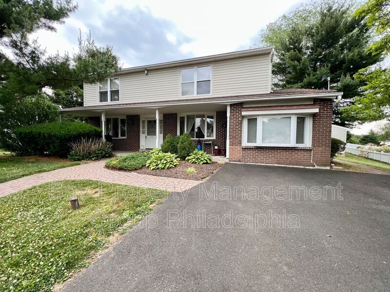 Foto principal - 140 Woodland Dr
