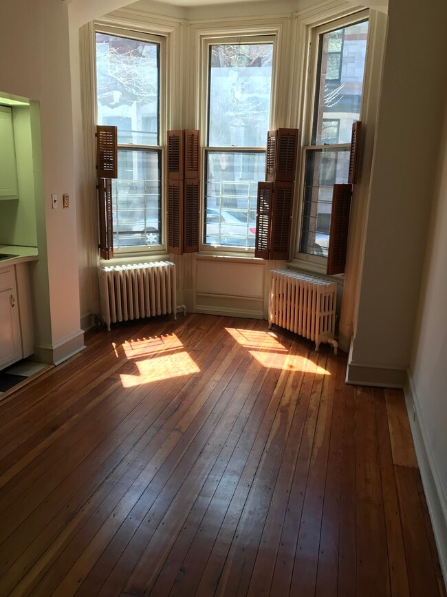 Building Photo - 2305 Delancey Pl