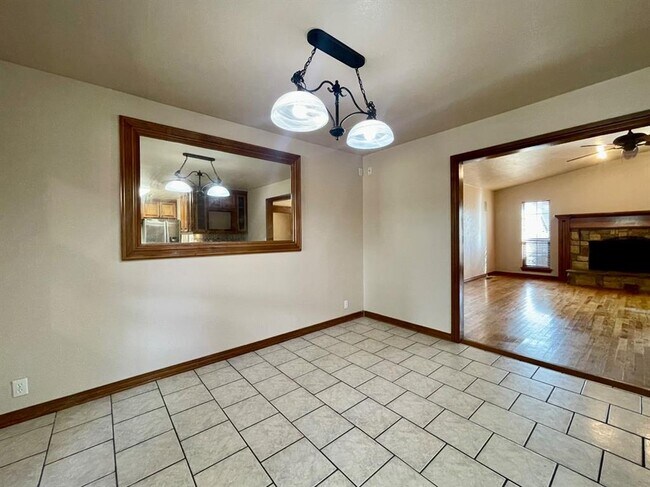 Building Photo - 1319 W Aries Rd