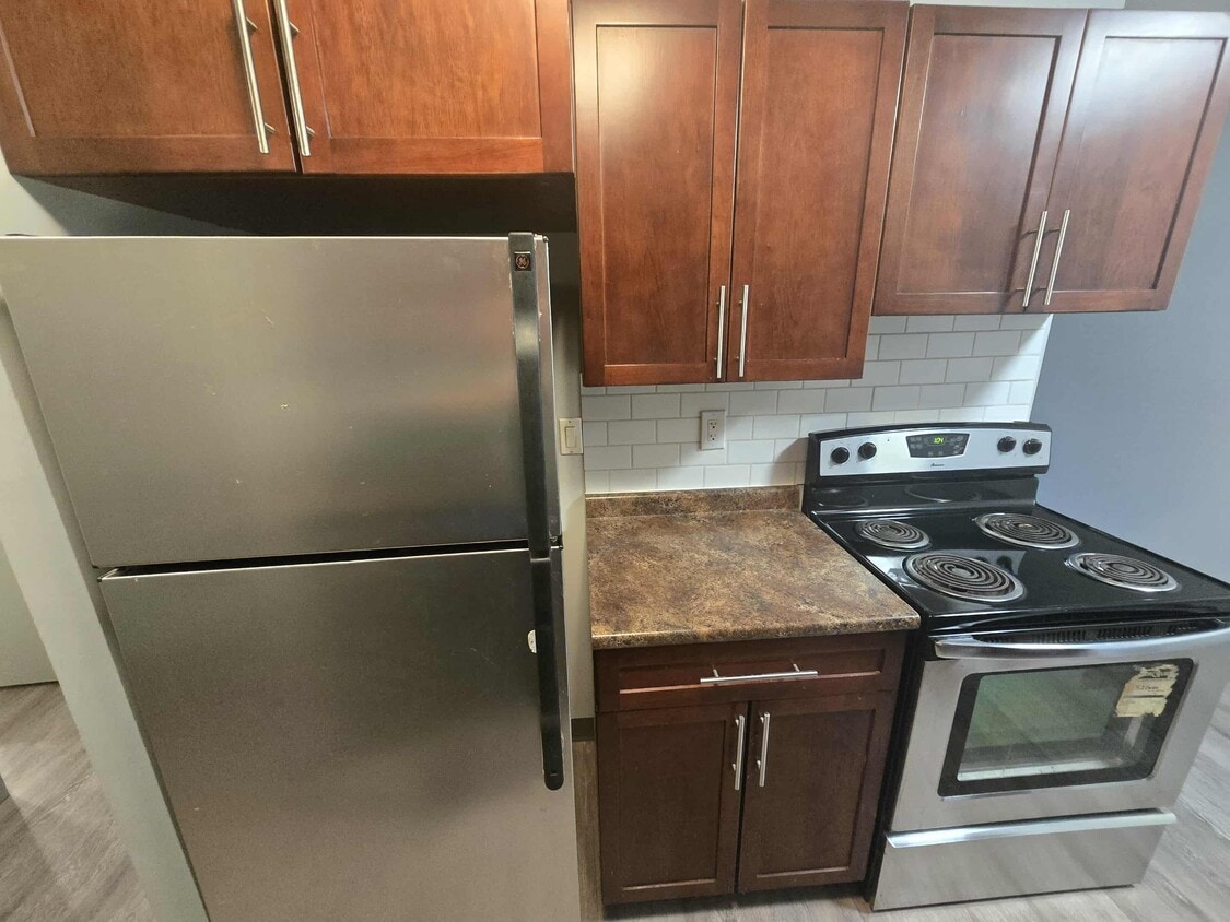 Primary Photo - 155-155 Mighton Ave