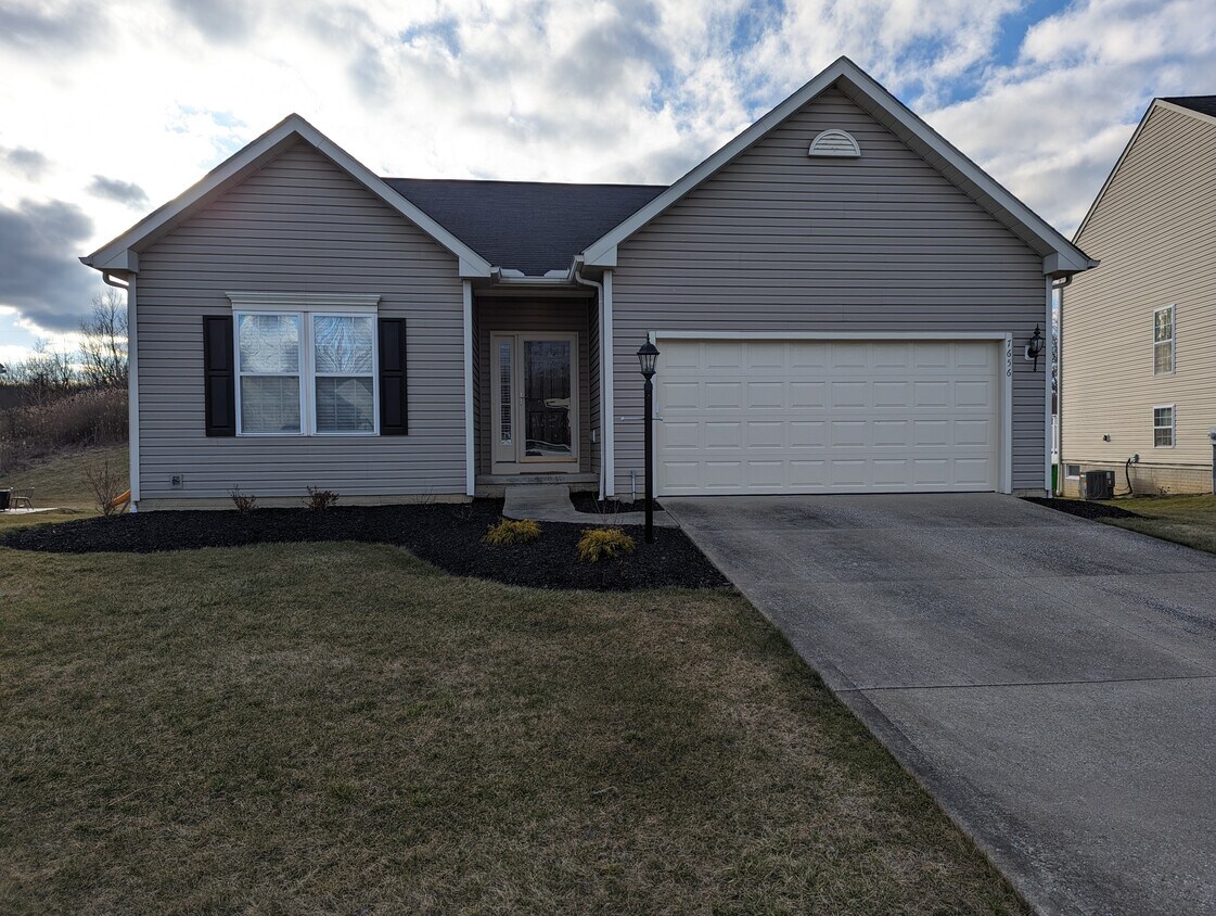 Foto principal - 7656 Meadow Brooke Way